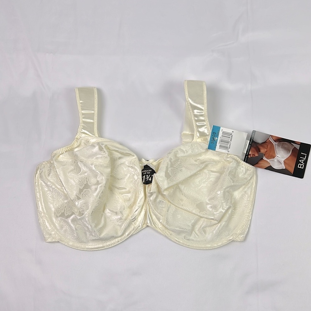 Bali New Women’s 38DDD Vanilla Color Adjustable Comfort‎ Cushion Strap Bra